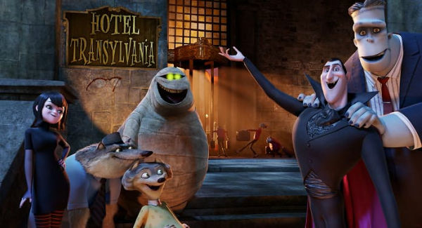 Hotel Transylvania [2 Discs] [Blu-ray/DVD]