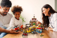 Alternative view 5 of LEGO® City Town Main Square 60271
