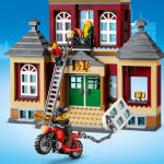 Alternative view 6 of LEGO® City Town Main Square 60271