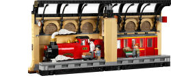 Alternative view 2 of LEGO Harry Potter Book Nook: Hogwarts Express 76450