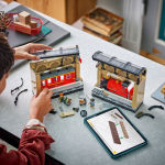 Alternative view 4 of LEGO Harry Potter Book Nook: Hogwarts Express 76450