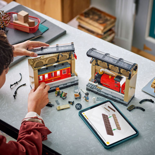 LEGO Harry Potter Book Nook: Hogwarts Express 76450