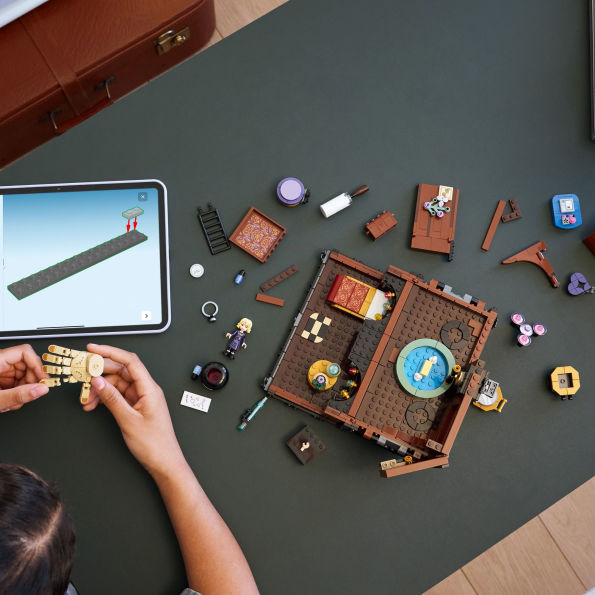 LEGO Wednesday Thing's Apartment 76785