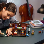 Alternative view 4 of LEGO Wednesday Thing's Apartment 76785