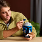 Alternative view 4 of LEGO Star Wars Jango Fett Helmet 75408