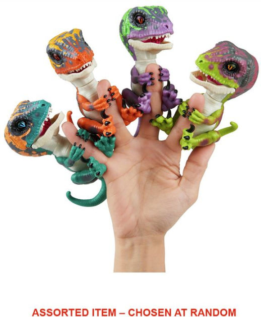 Wowwee store fingerlings velociraptor