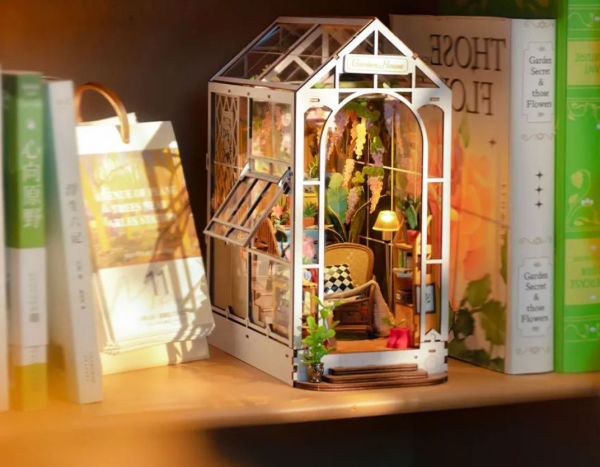 DIY Book Nook of Garden House