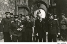 Alternative view 8 of The Hopkins Touch: Harry Hopkins and the Forging of the Alliance to Defeat Hitler