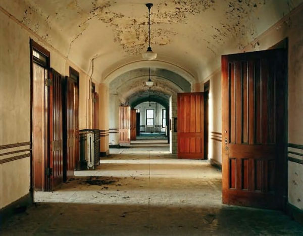 Asylum: Inside the Closed World of State Mental Hospitals