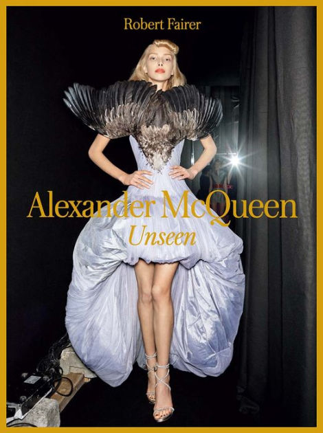 ALEXANDER McQUEEN: REDIFINING BEAUTY 写真集 9780300222678_p0_v2_s1200x630.jpg