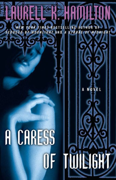 A Caress of Twilight (Meredith Gentry Series #2)