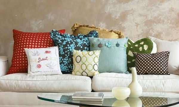 The Pillow Book: Over 25 Simple-to-Sew Patterns for Every Room and Every Mood