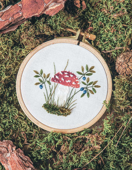 Embroidery Sampler Collective: 18 Designs, 75+ Stitches, 12 Artists, Endless Inspiration