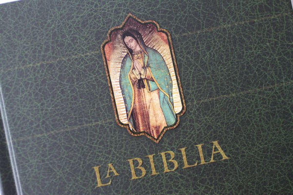 La Biblia Católica: Tamaño grande, Edición letra grande. Tapa dura, verde, con Virgen