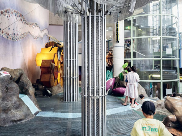 Itsuko Hasegawa: Shonandai - Exposing the World: Everything without Content 242