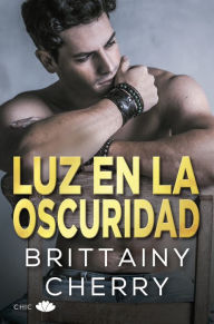 Title: Luz en la oscuridad, Author: Brittainy Cherry