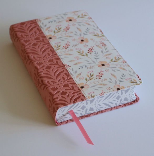 Biblia RVR 1960 Letra gigante, símil piel rosada con flores (Edición cantos pintados / Spanish Bible RVR 1960 Giant Print Handy Size Leathersoft Pink floral