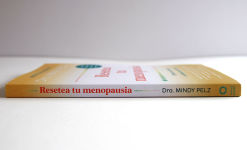Alternative view 5 of Resetea tu menopausia: Elimina tus síntomas y siéntete joven de nuevo / The Menopause Reset: Get Rid of Your Symptoms and Feel Like Your Younger Self Again