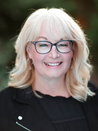 Lynn Painter celebrates BETTER THAN THE MOVIES and THE DO-OVER