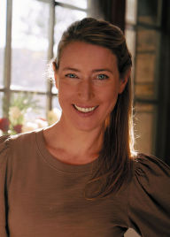 Magnolia Network's Elizabeth Poett in conversation with Kerry Diamond discuss & signs THE RANCH TABLE