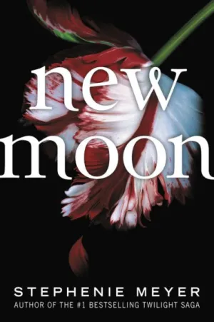 New Moon by Stephenie Meyer, Paperback