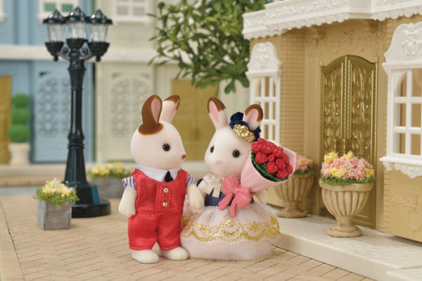 Calico Critters Town Series Cute Couple Set, Set of 2 collectivle Doll Figures with Fashion and Floral Accessories