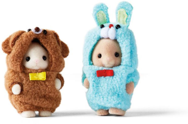 Calico Critters Costume Cuties, Limited Edition Playset with 2 Collectible Figures and Costume Accessories