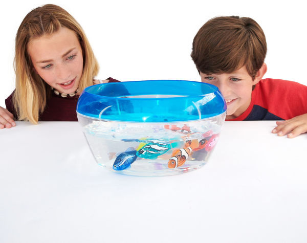 Robo Fish robotic swimming pets Fish Tank Playset by Zuru