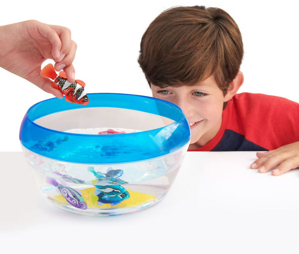 Robo Fish robotic swimming pets Fish Tank Playset by Zuru