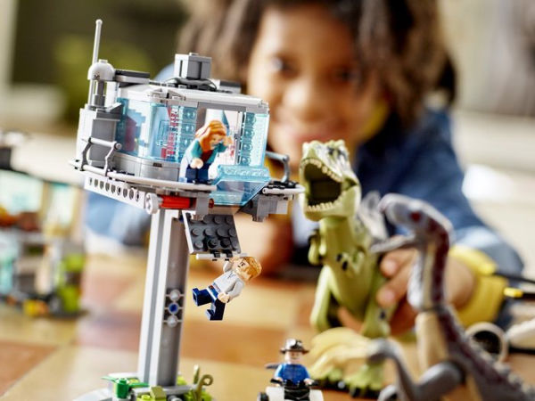 Giganotosaurus & Therizinosaurus Attack 76949 | Jurassic World™ | Buy  online at the Official LEGO® Shop US