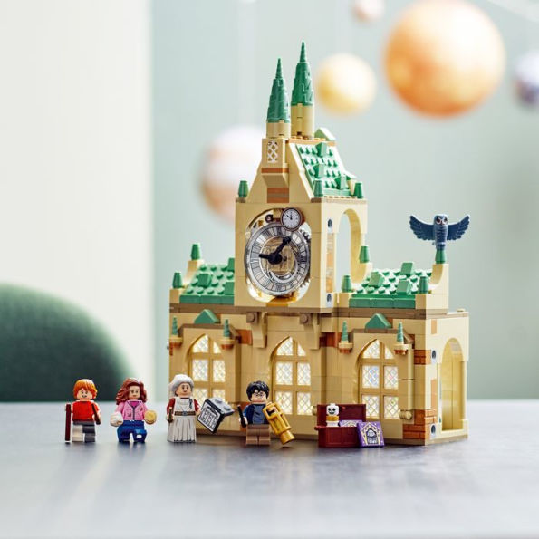 LEGO Harry Potter Hogwarts Hospital Wing 76398 Buildable Castle Toy with  Clock Tower, The Prisoner of Azkaban, Includes Harry Potter, Hermione  Granger, Ron Weasley & Madam Pomfrey Minifigures 