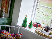 Alternative view 3 of LEGO Iconic Christmas Tree 40573