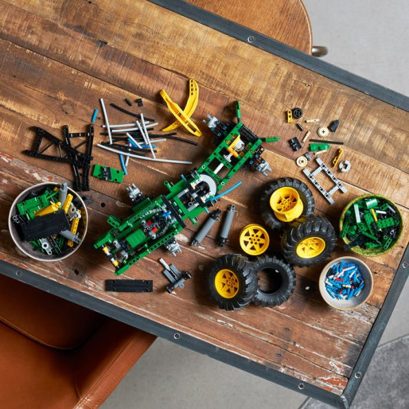 LEGO Technic John Deere 948L-II Skidder 42157