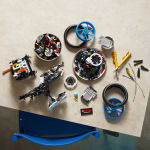Alternative view 3 of LEGO Technic Yamaha MT-10 SP 42159