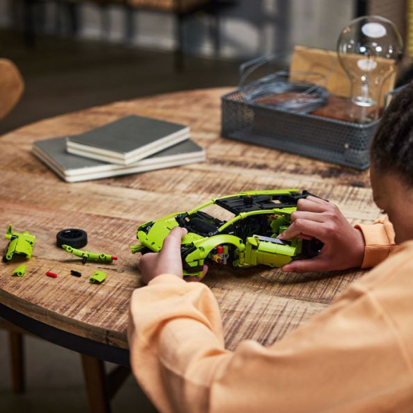 Can LEGO Technic Make a Good Looking Lamborghini? Huracán Tecnica