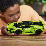Alternative view 4 of LEGO Technic Lamborghini Huracán Tecnica 42161