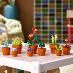 Alternative view 3 of LEGO Icons Tiny Plants 10329