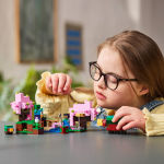 Alternative view 4 of LEGO Minecraft The Cherry Blossom Garden 21260