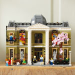 Alternative view 5 of LEGO Icons Natural History Museum 10326