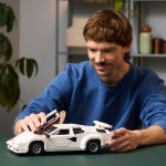 Alternative view 4 of LEGO Icons Lamborghini Countach 5000 Quattrovalvole 10337