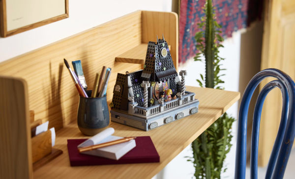 LEGO Wednesday & Enid's Dorm Room 76781