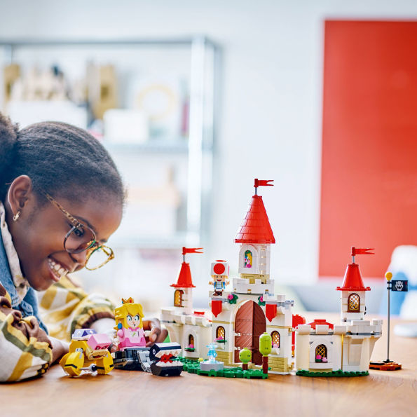 LEGO Super Mario Battle with Roy at Peach's Castle 71435
