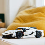 Alternative view 5 of LEGO Technic Koenigsegg Jesko Absolut White Hypercar 42184 (B&N Exclusive)