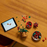 Alternative view 3 of LEGO Icons Poinsettia 10370