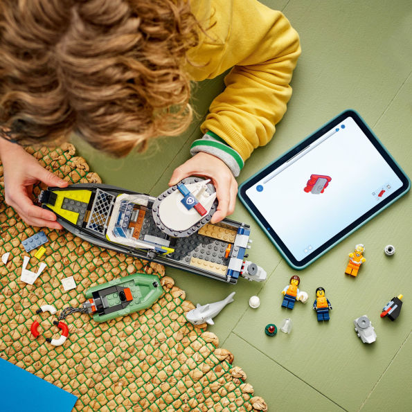 LEGO City Police Police Boat Chase 60456