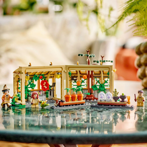 LEGO Harry Potter Hogwarts Castle: Herbology Class 76445