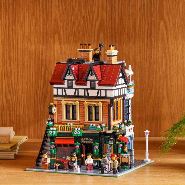 LEGO Icons Tudor Corner 10350