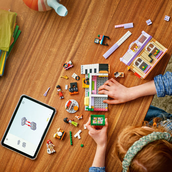 LEGO Friends Music Store & Apartment 42653