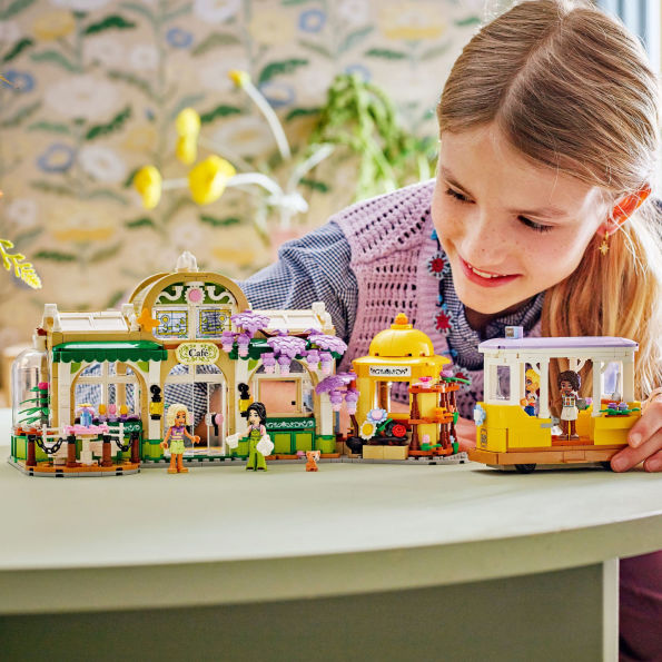 LEGO Friends Plant Cafe & Flower Shop 42671