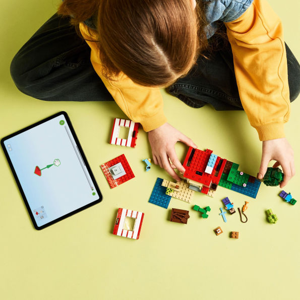 LEGO Minecraft The TNT Jungle House 21275